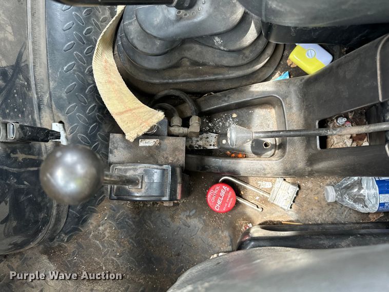 image for item DV5806 2005 Chevrolet  C8500 truck cab and chassis