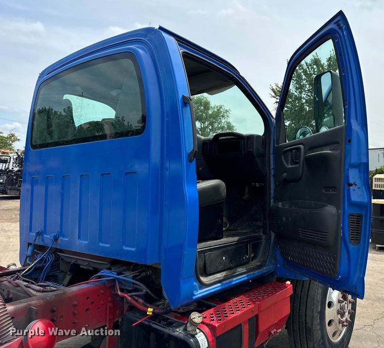 image for item DV5806 2005 Chevrolet  C8500 truck cab and chassis