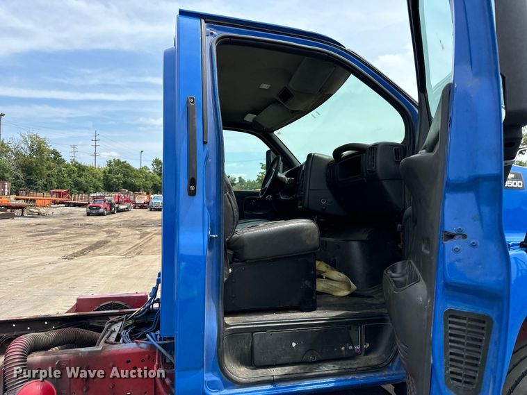 image for item DV5806 2005 Chevrolet  C8500 truck cab and chassis