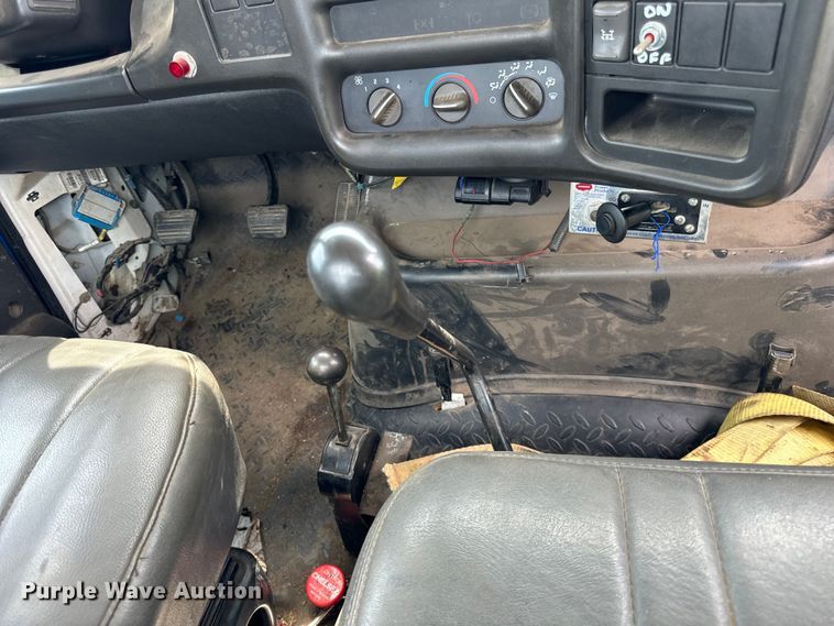 image for item DV5806 2005 Chevrolet  C8500 truck cab and chassis