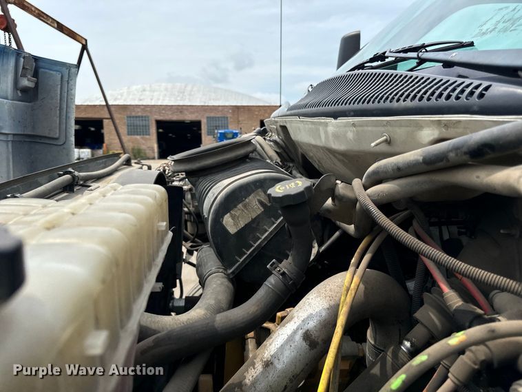 image for item DV5806 2005 Chevrolet  C8500 truck cab and chassis