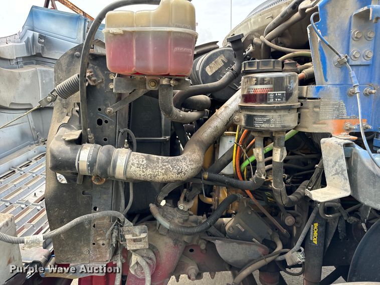 image for item DV5806 2005 Chevrolet  C8500 truck cab and chassis