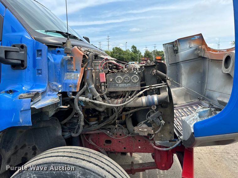 image for item DV5806 2005 Chevrolet  C8500 truck cab and chassis