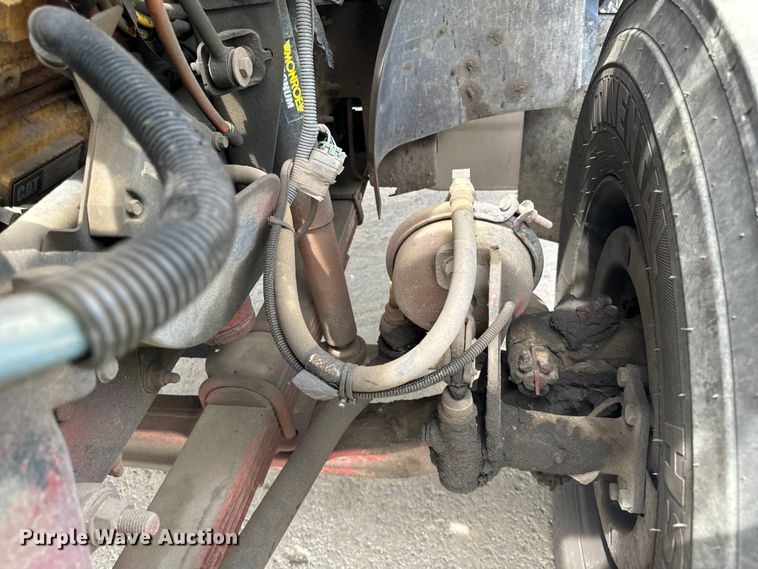 image for item DV5806 2005 Chevrolet  C8500 truck cab and chassis