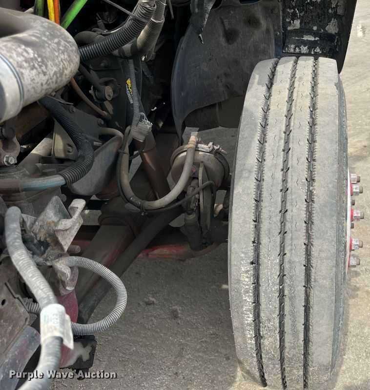 image for item DV5806 2005 Chevrolet  C8500 truck cab and chassis