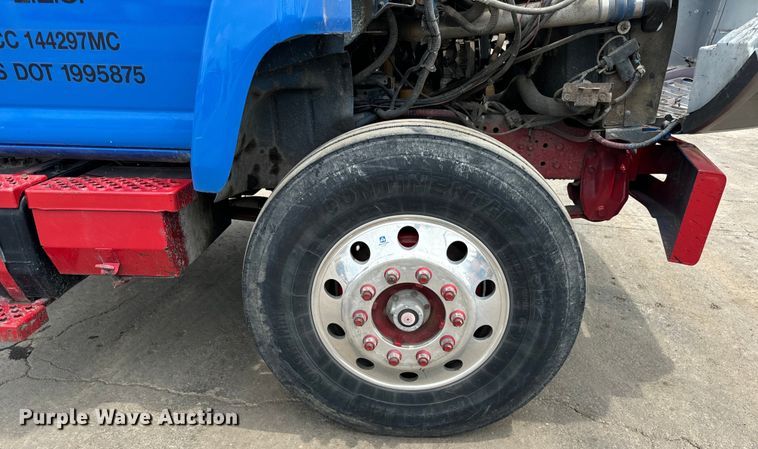 image for item DV5806 2005 Chevrolet  C8500 truck cab and chassis