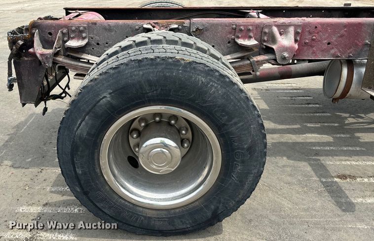 image for item DV5806 2005 Chevrolet  C8500 truck cab and chassis