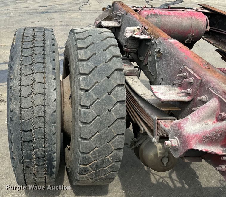 image for item DV5806 2005 Chevrolet  C8500 truck cab and chassis