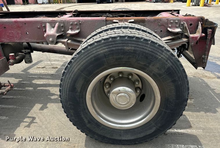 image for item DV5806 2005 Chevrolet  C8500 truck cab and chassis