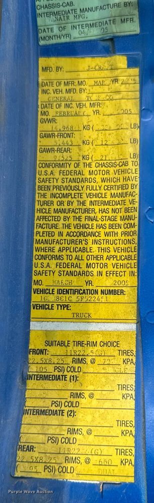 image for item DV5806 2005 Chevrolet  C8500 truck cab and chassis