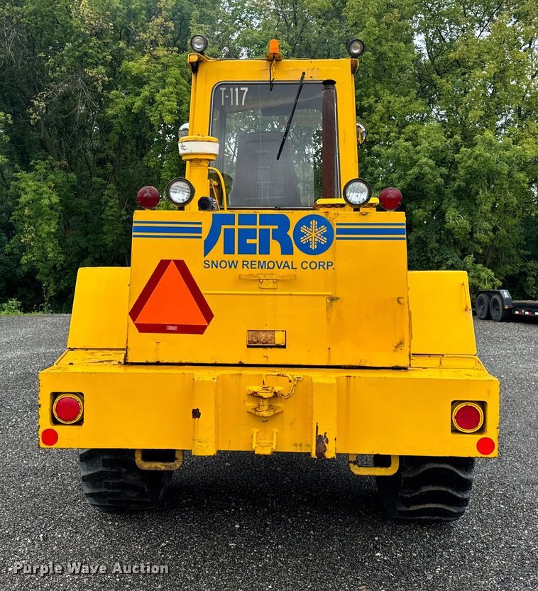 image for item DV5839 1987 Trojan  1900Z wheel loader