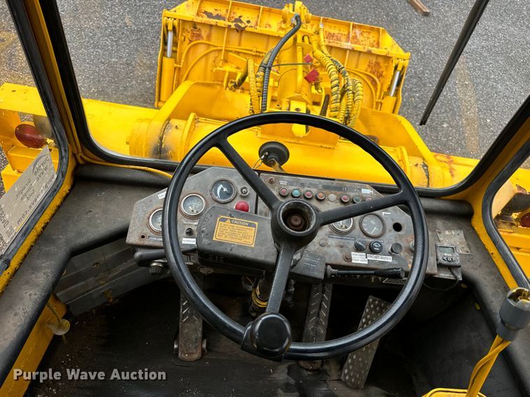 image for item DV5839 1987 Trojan  1900Z wheel loader