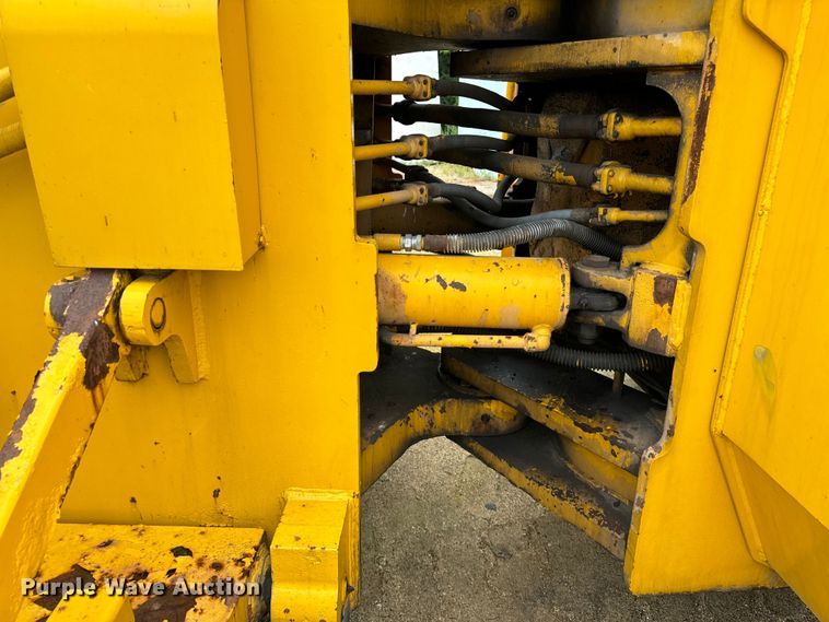 image for item DV5840 1974 Michigan  280 dozer