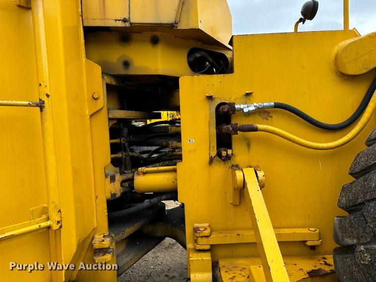 image for item DV5840 1974 Michigan  280 dozer