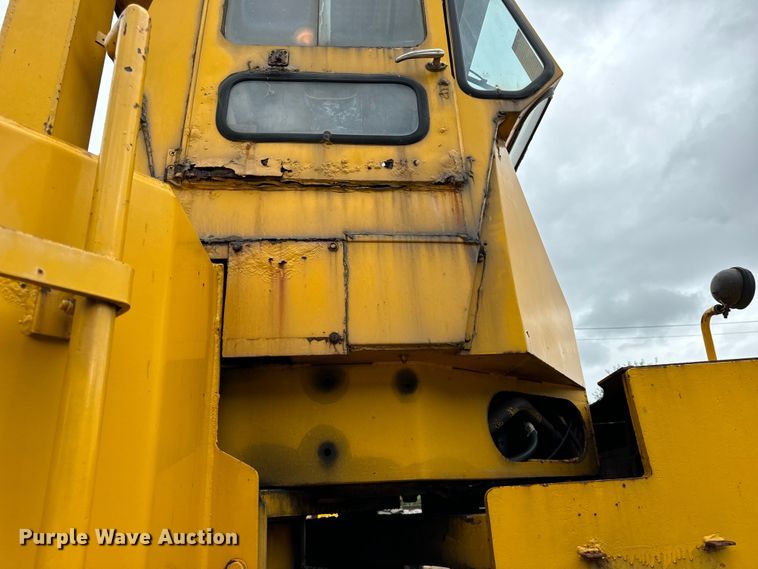 image for item DV5840 1974 Michigan  280 dozer