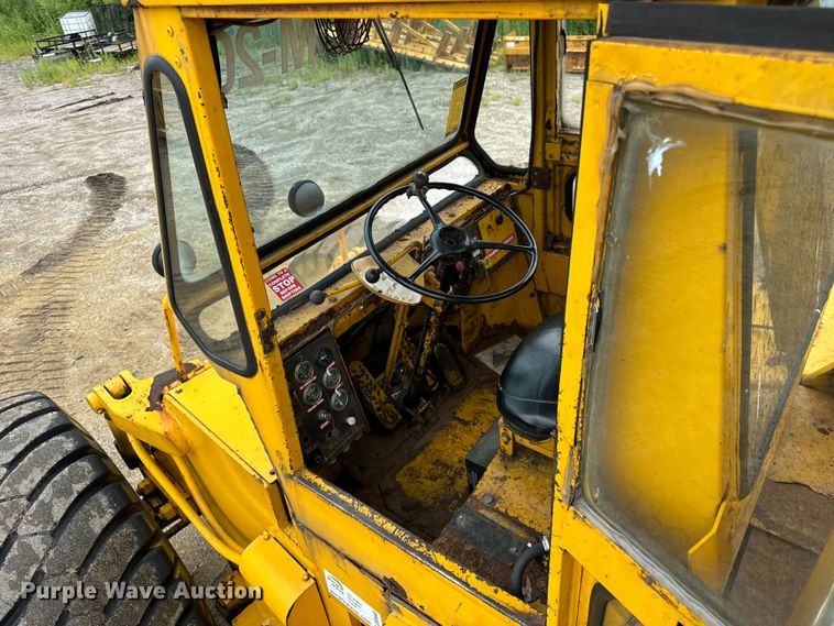 image for item DV5840 1974 Michigan  280 dozer