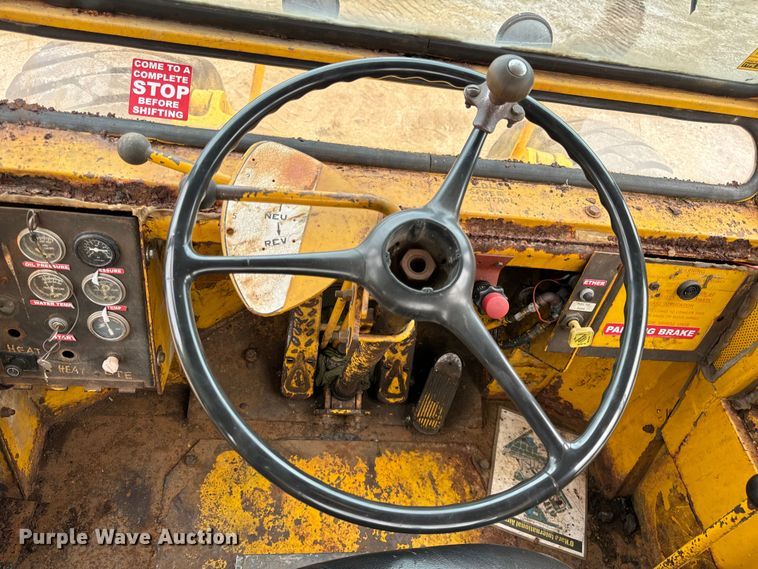 image for item DV5840 1974 Michigan  280 dozer