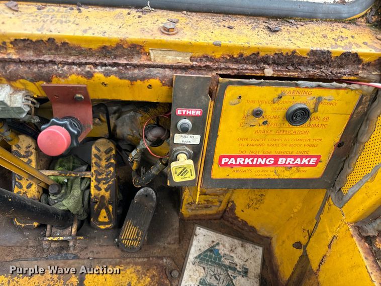 image for item DV5840 1974 Michigan  280 dozer