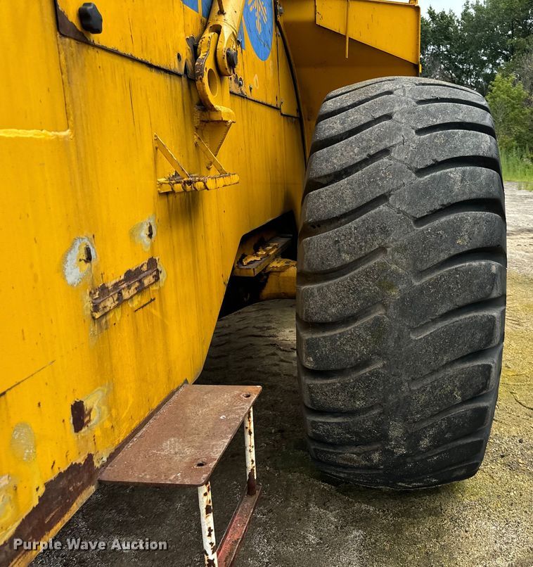 image for item DV5840 1974 Michigan  280 dozer