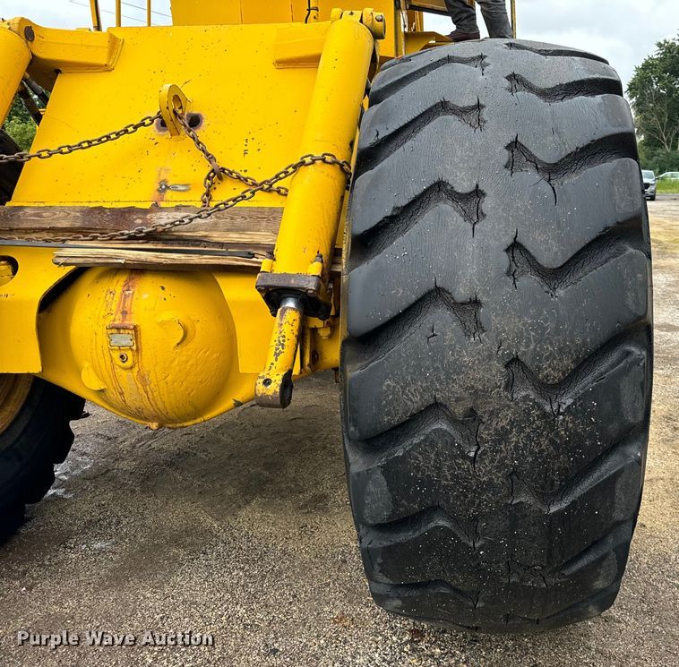 image for item DV5841 Michigan 280 dozer