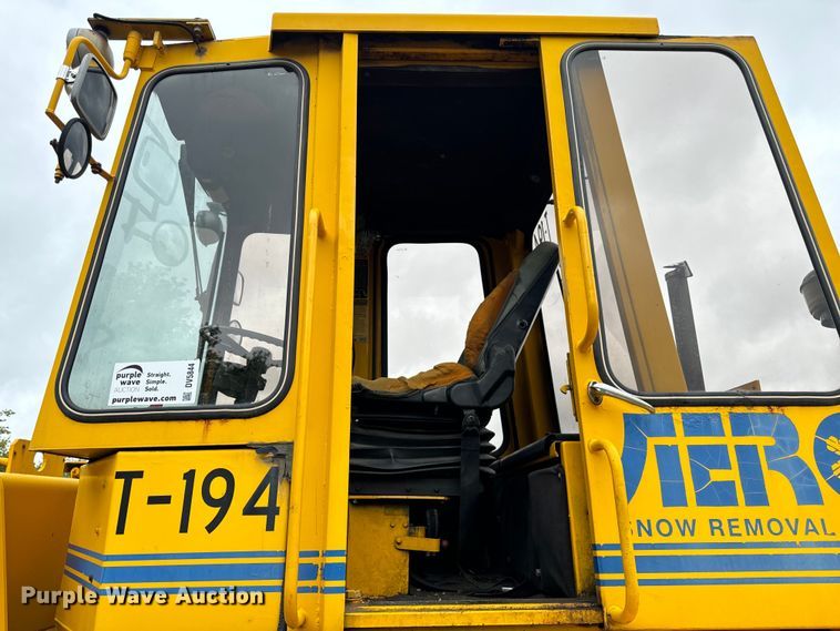 image for item DV5844 Trojan  1900Z wheel loader