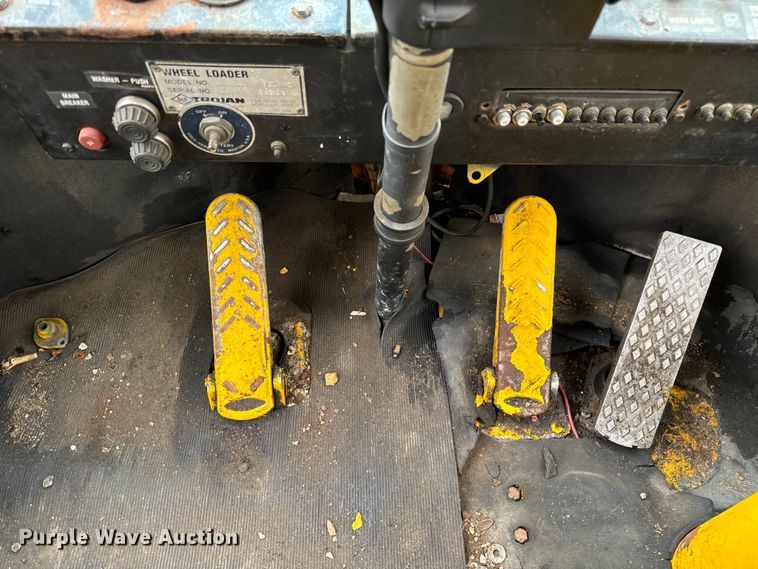 image for item DV5844 Trojan  1900Z wheel loader