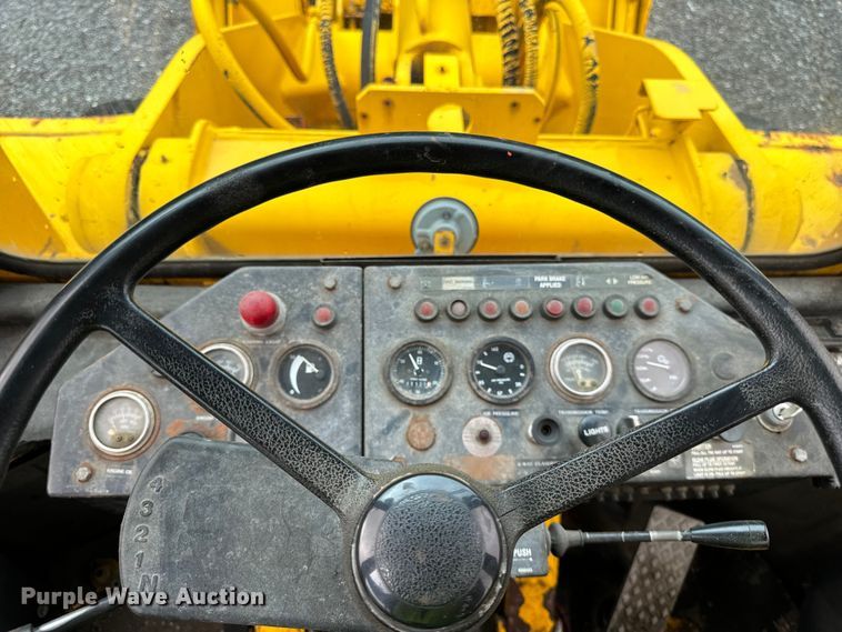 image for item DV5844 Trojan  1900Z wheel loader