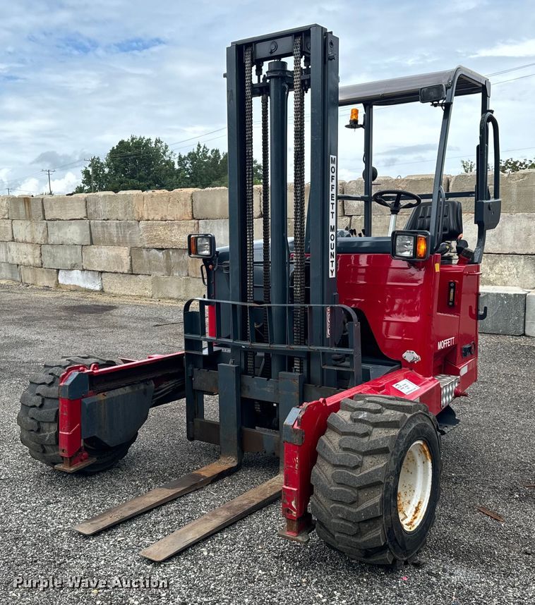 image for item DV5849 2012 Moffett M70 forklift