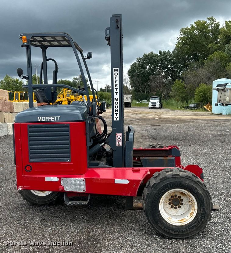 image for item DV5849 2012 Moffett M70 forklift