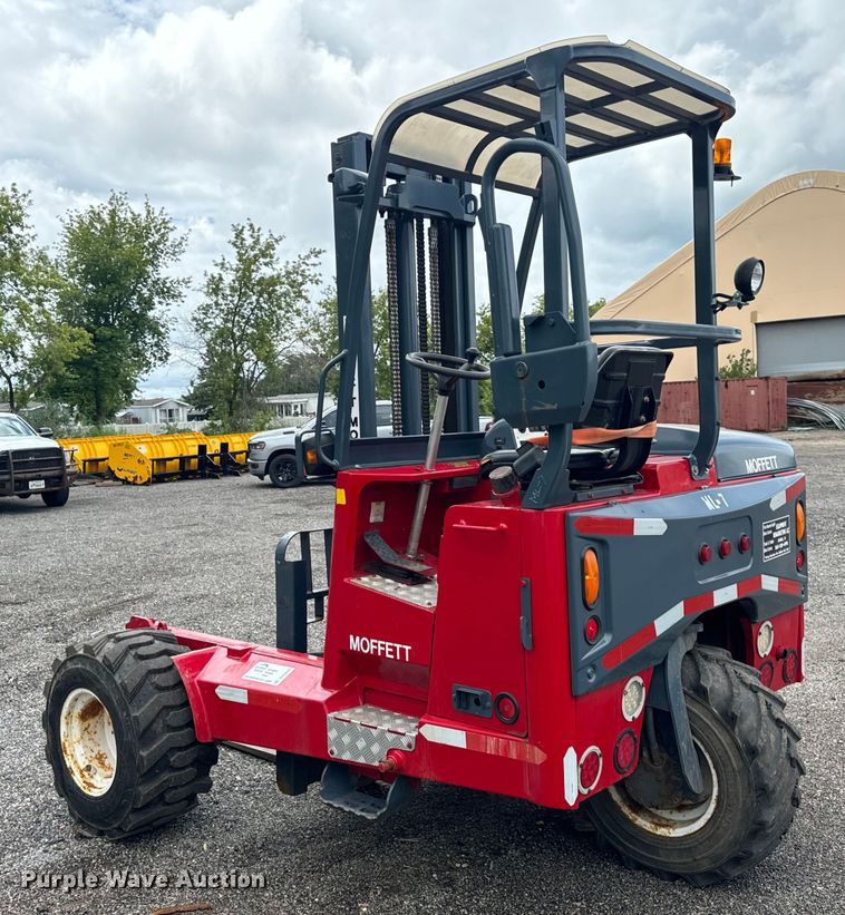 image for item DV5849 2012 Moffett M70 forklift