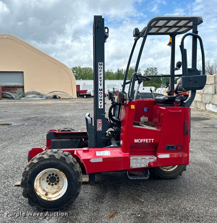 image for item DV5849 2012 Moffett M70 forklift