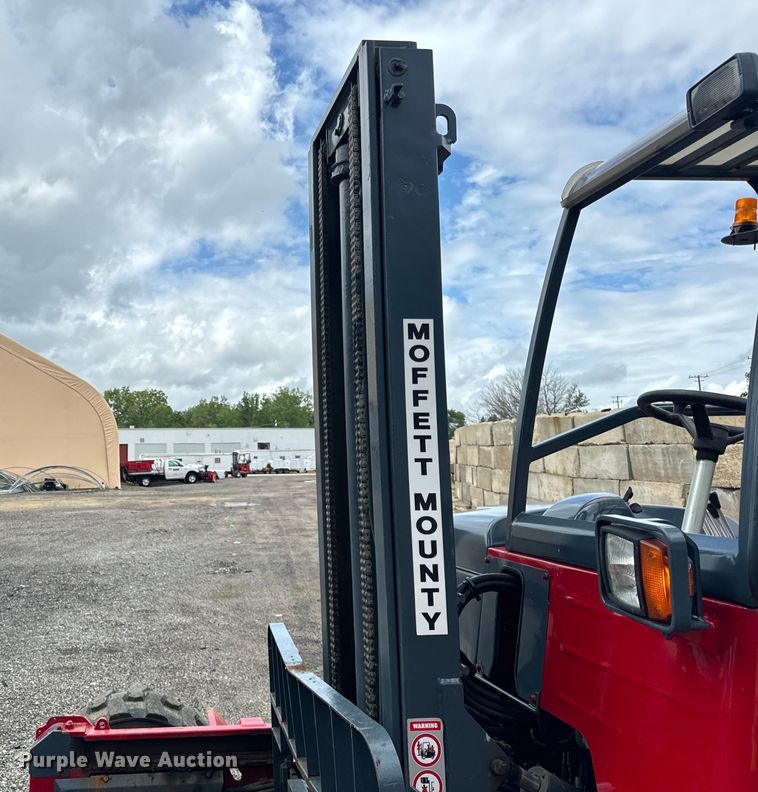 image for item DV5849 2012 Moffett M70 forklift