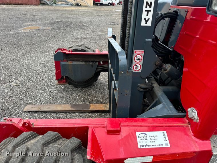 image for item DV5849 2012 Moffett M70 forklift