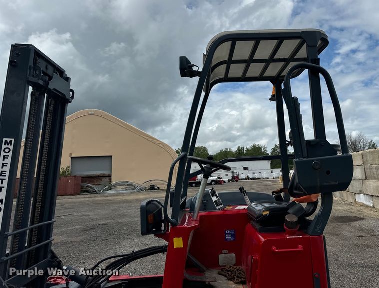 image for item DV5849 2012 Moffett M70 forklift