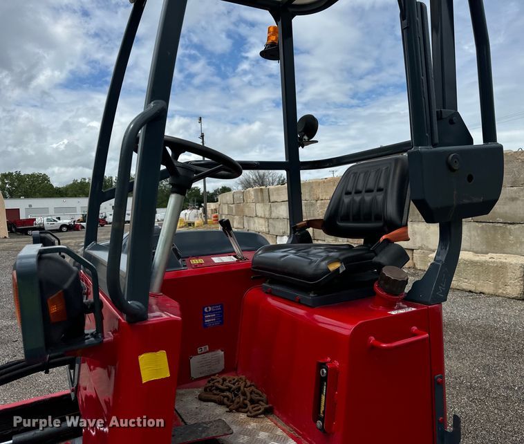 image for item DV5849 2012 Moffett M70 forklift