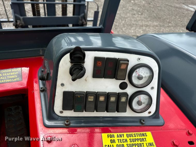 image for item DV5849 2012 Moffett M70 forklift