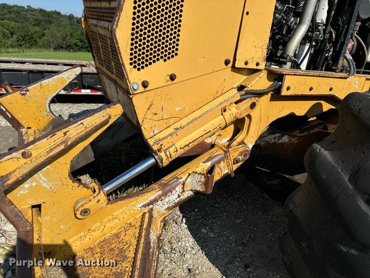 image for item DW2250 2005 Prentice 490 skidder