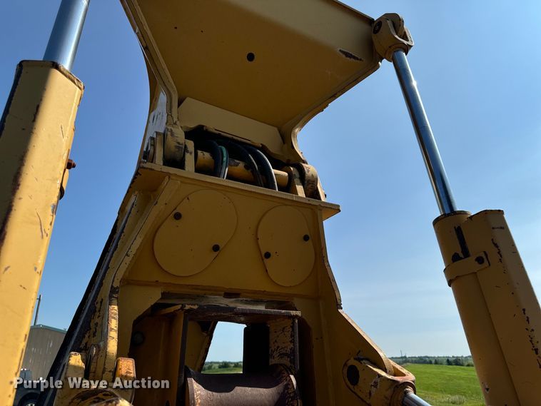 image for item DW2250 2005 Prentice 490 skidder