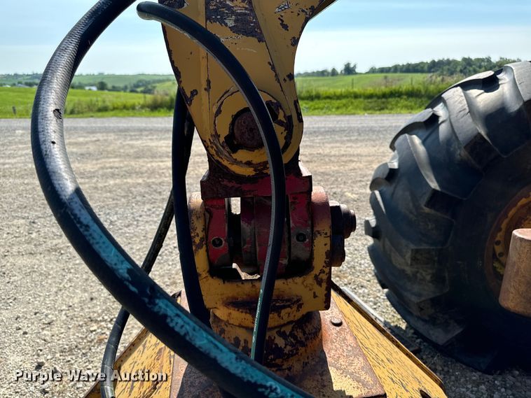 image for item DW2250 2005 Prentice 490 skidder