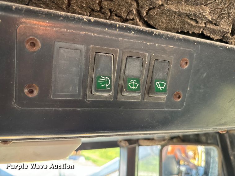 image for item DW2250 2005 Prentice 490 skidder