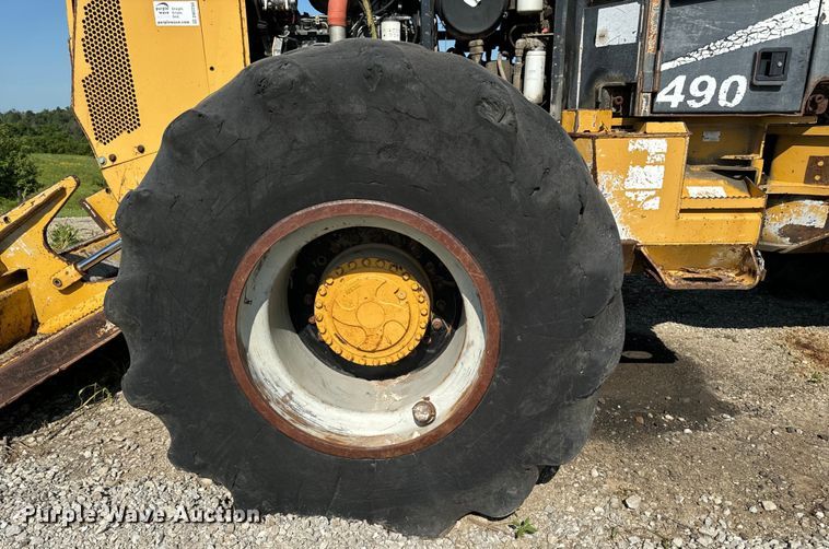 image for item DW2250 2005 Prentice 490 skidder