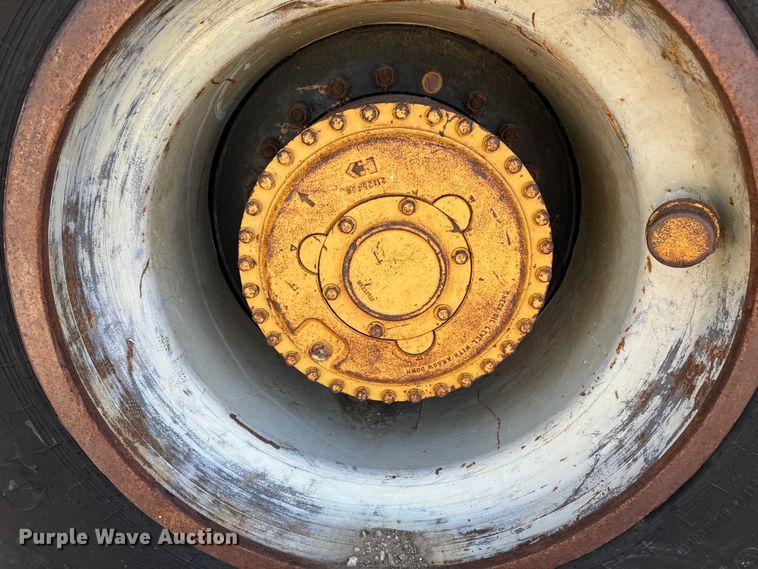 image for item DW2250 2005 Prentice 490 skidder