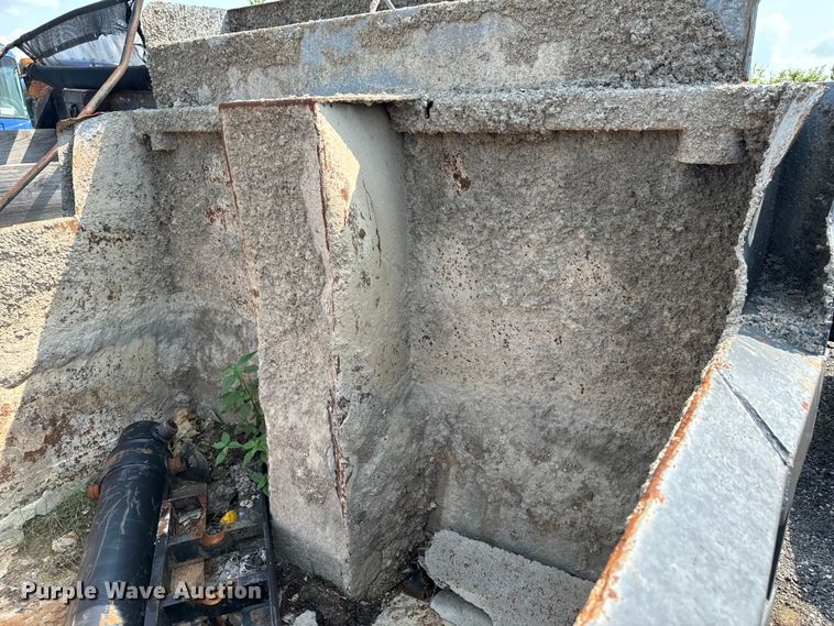 image for item DX0993 Henderson XDX16X44 dump bed