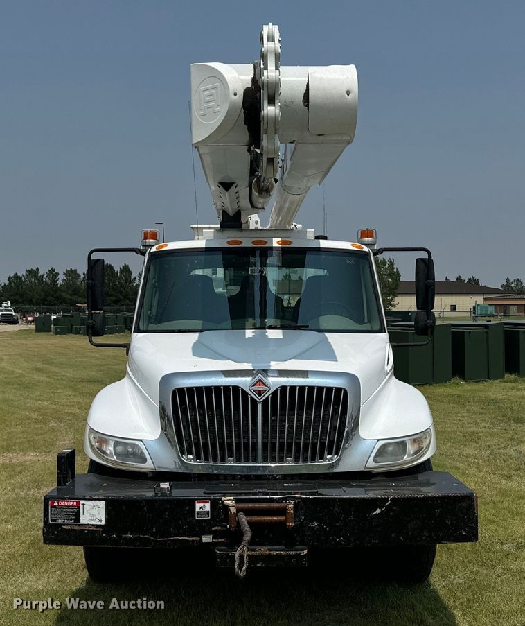 image for item DX3486 2014 International DuraStar 4300 bucket truck