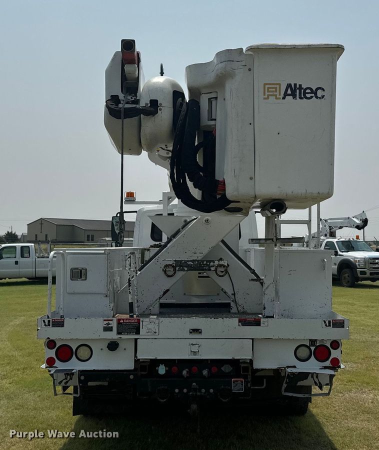 image for item DX3486 2014 International DuraStar 4300 bucket truck
