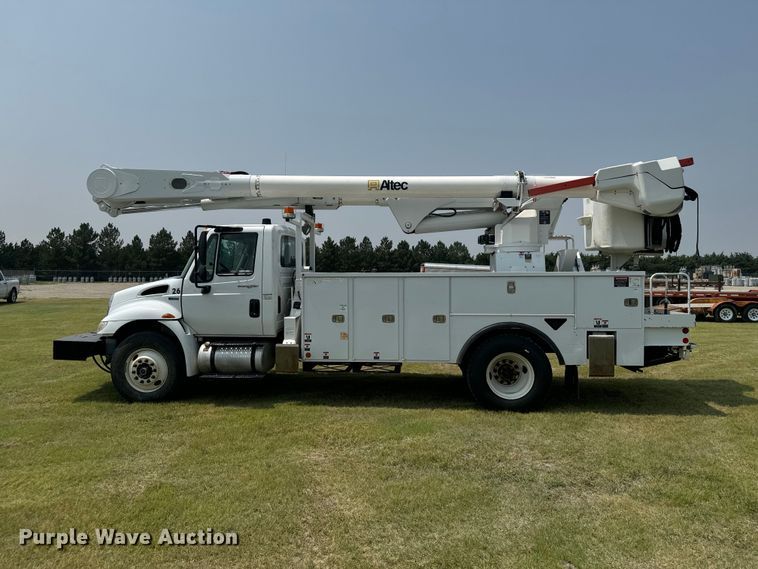 image for item DX3486 2014 International DuraStar 4300 bucket truck