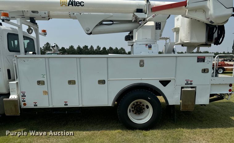 image for item DX3486 2014 International DuraStar 4300 bucket truck