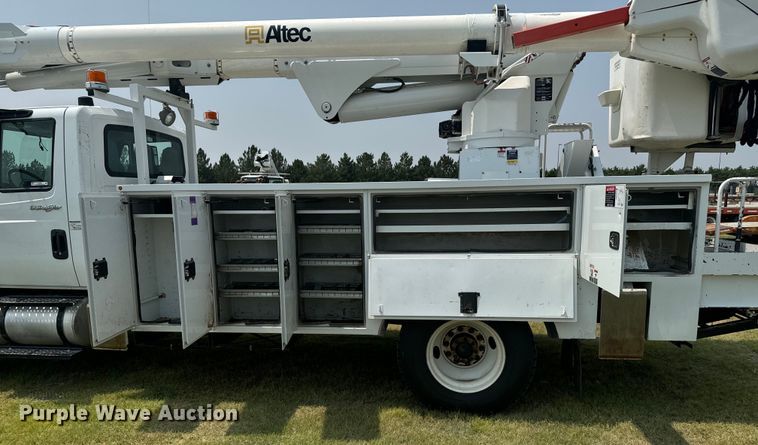 image for item DX3486 2014 International DuraStar 4300 bucket truck