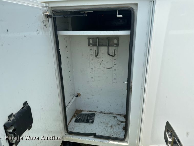 image for item DX3486 2014 International DuraStar 4300 bucket truck