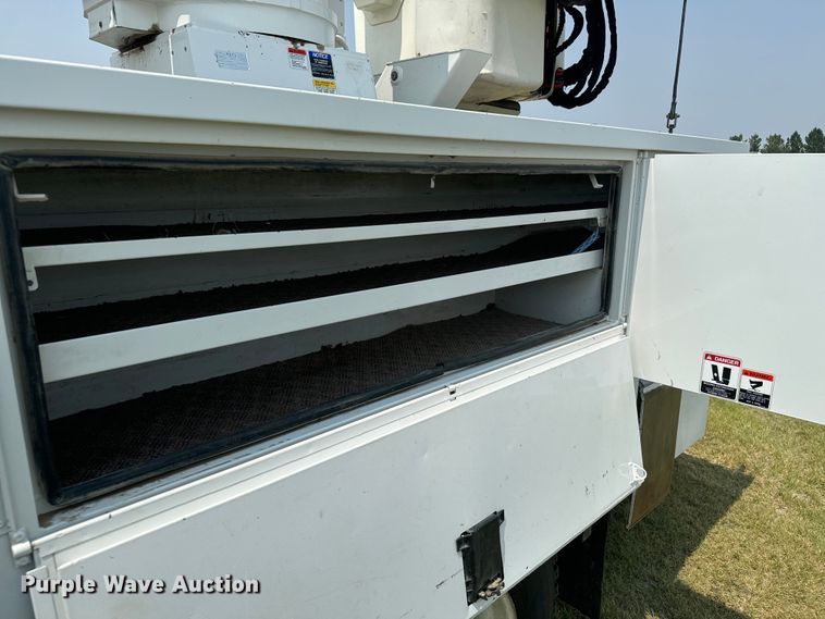 image for item DX3486 2014 International DuraStar 4300 bucket truck